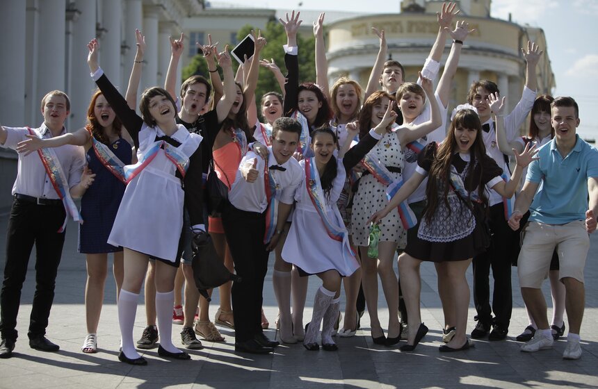 Московские школьники отметили "Последний звонок" 11 фото