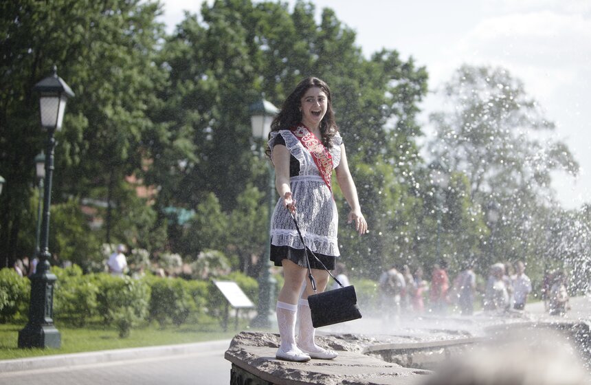 Московские школьники отметили "Последний звонок" 4 фото