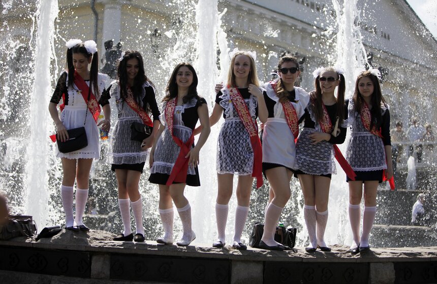 Московские школьники отметили "Последний звонок" 2 фото