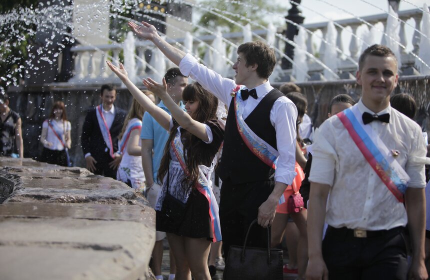 Московские школьники отметили "Последний звонок" 5 фото