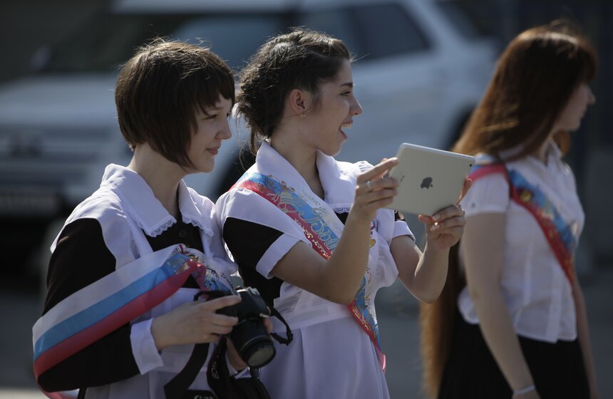 Московские школьники отметили "Последний звонок" 8 фото