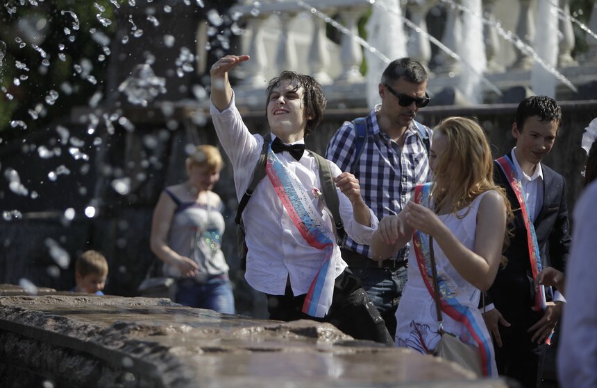 Московские школьники отметили "Последний звонок" 6 фото