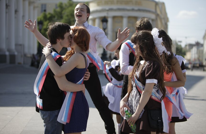 Московские школьники отметили "Последний звонок" 12 фото