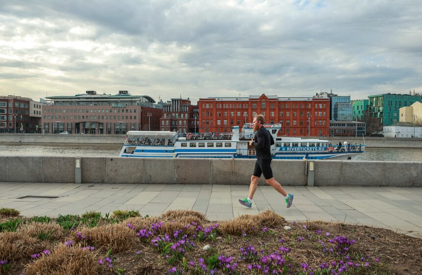 Первоцветы распустились в парках Москвы 26 фото