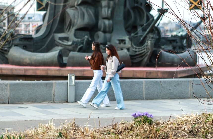 Первоцветы распустились в парках Москвы 19 фото