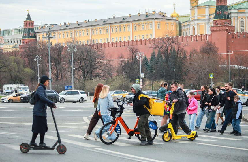 Сезон аренды велосипедов и самокатов начался в Москве 30 фото