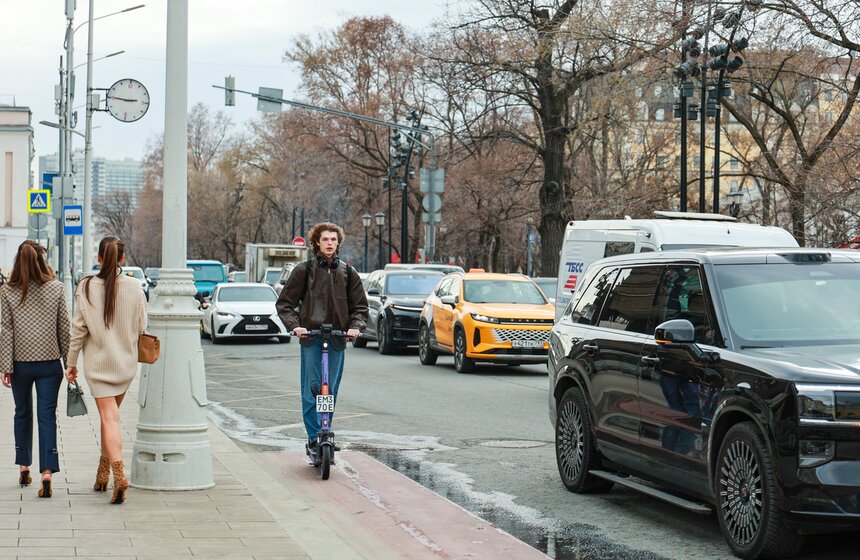 Сезон аренды велосипедов и самокатов начался в Москве 18 фото