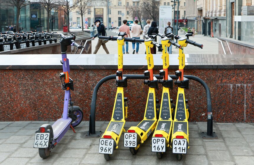 Сезон аренды велосипедов и самокатов начался в Москве 13 фото