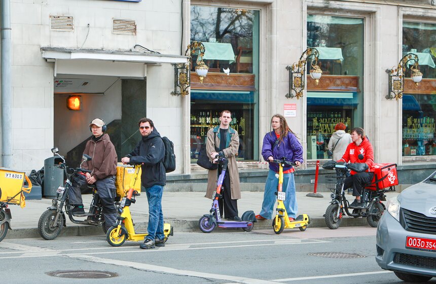 Сезон аренды велосипедов и самокатов начался в Москве 24 фото