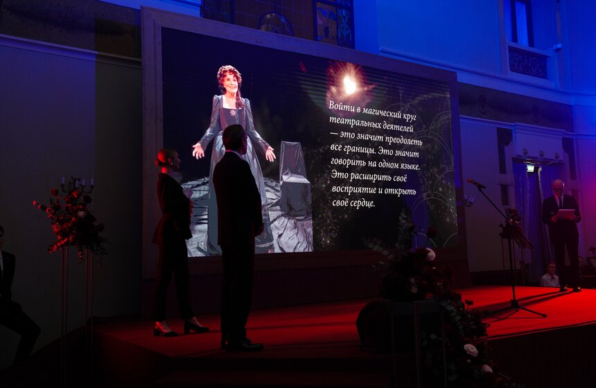 В Москве награждены лауреаты почетных премий "Золотая Маска" 36 фото