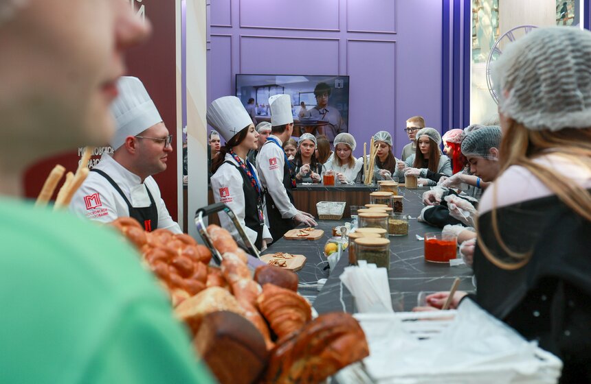 В Гостином Дворе прошел форум колледжей Москвы 17 фото