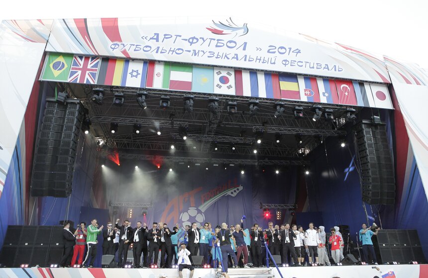 На стадионе "Локомотив" проходит фестиваль "Арт-футбол" 26 фото