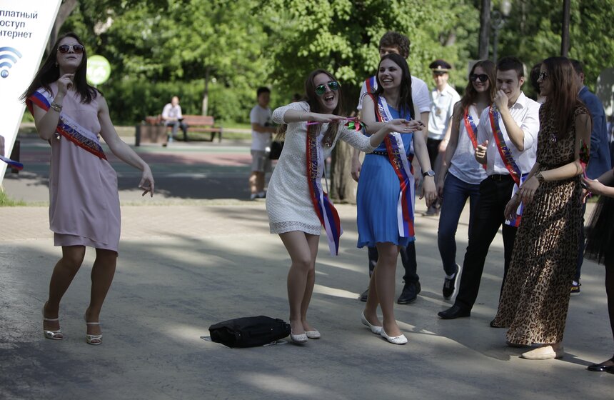 Московские школьники отметили "Последний звонок" 15 фото