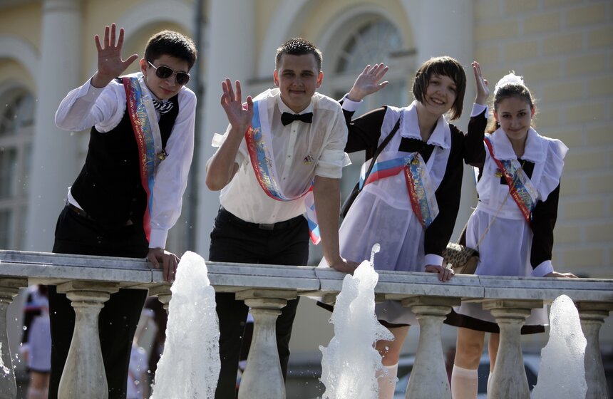 Московские школьники отметили "Последний звонок" 14 фото