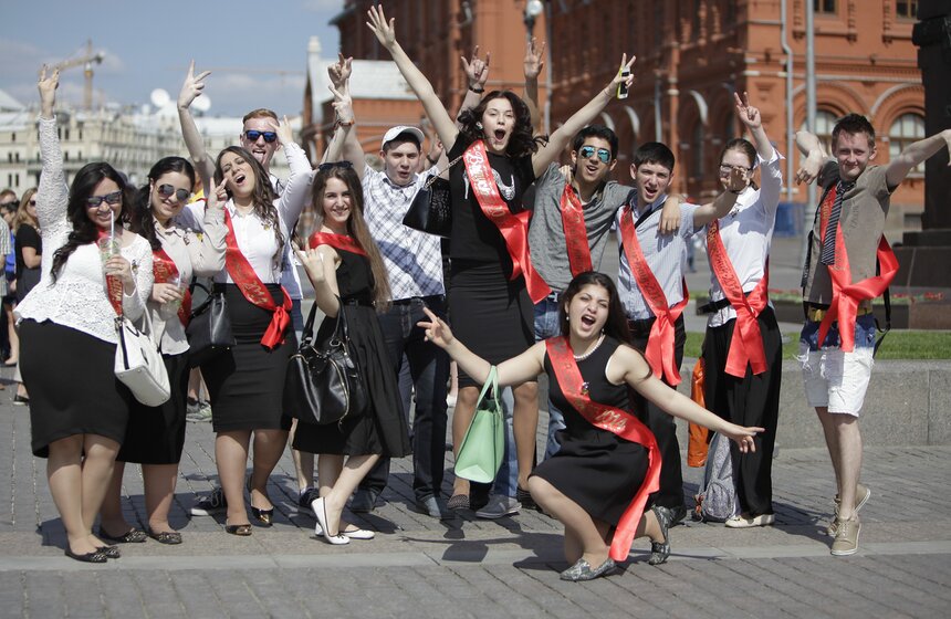 Московские школьники отметили "Последний звонок" 20 фото