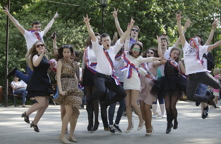 Московские школьники отметили "Последний звонок" 19 фото