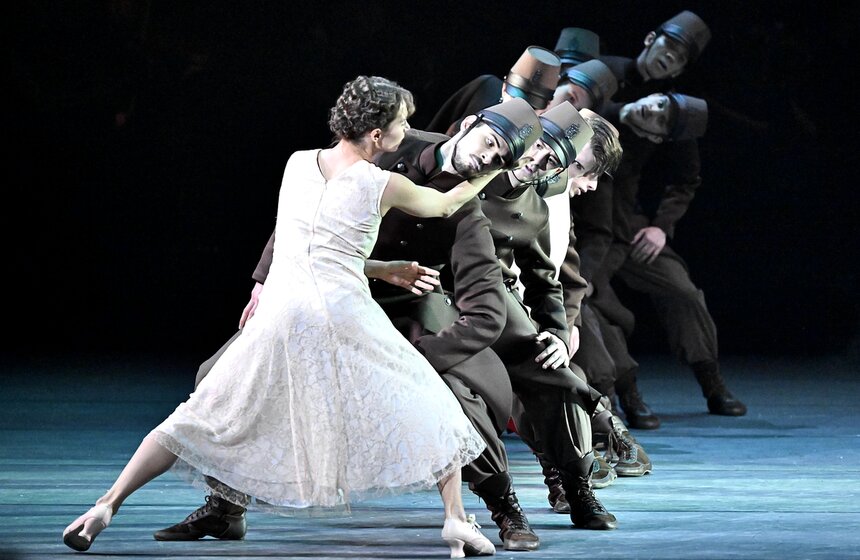 На сцене театра "Новая Опера" состоялась премьера спектакля "Щелкунчик. Несказка" 40 фото