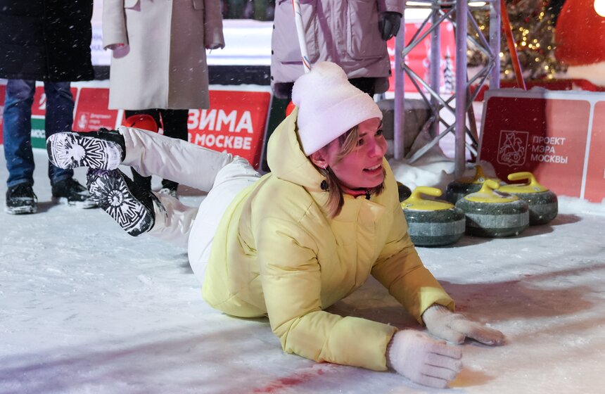 Телеканал Москва 24 принял участие в турнире в рамках "Недели керлинга" 15 фото