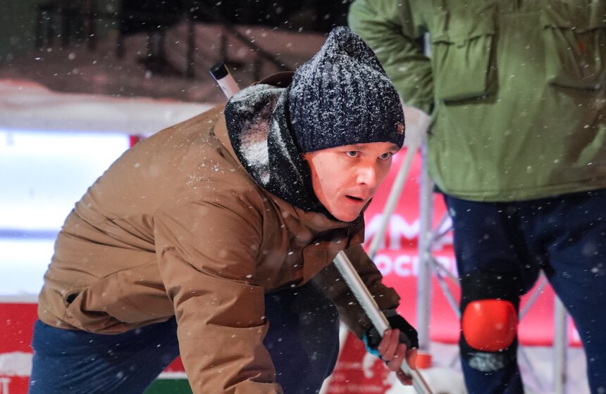 Телеканал Москва 24 принял участие в турнире в рамках "Недели керлинга" 30 фото