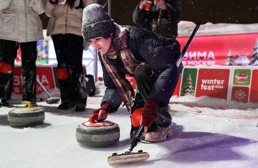 Телеканал Москва 24 принял участие в турнире в рамках "Недели керлинга" 17 фото