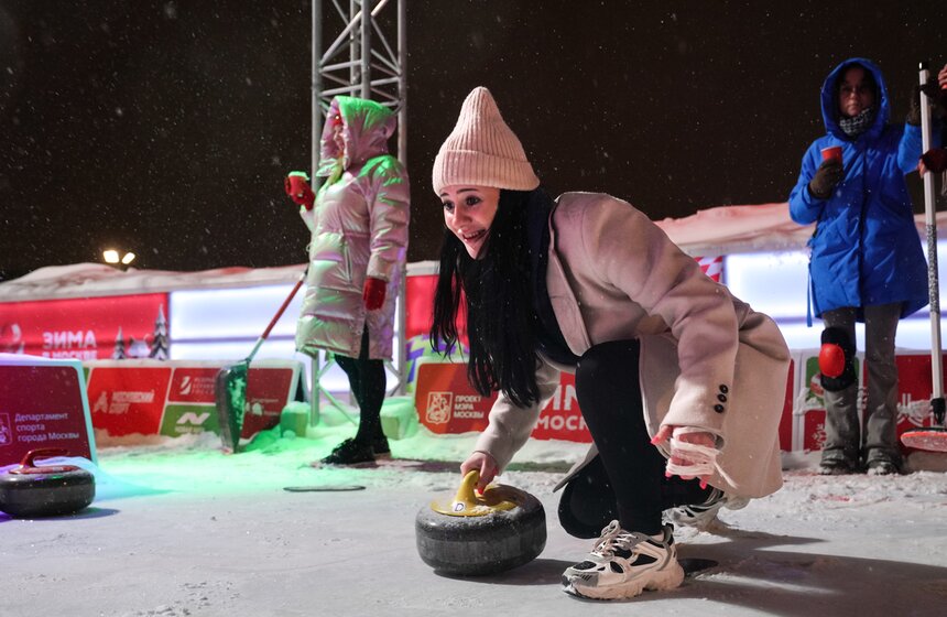 Телеканал Москва 24 принял участие в турнире в рамках "Недели керлинга" 21 фото