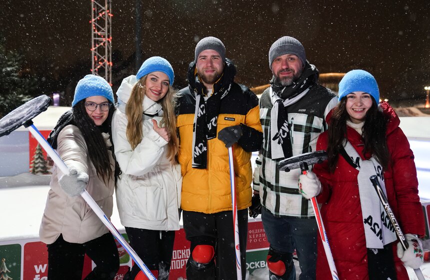 Телеканал Москва 24 принял участие в турнире в рамках "Недели керлинга" 34 фото