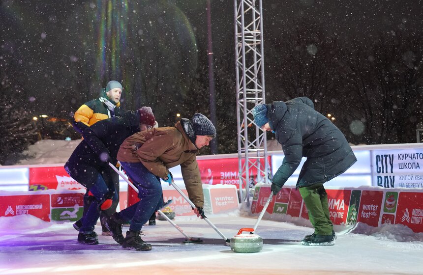 Телеканал Москва 24 принял участие в турнире в рамках "Недели керлинга" 10 фото