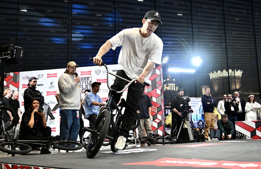 На ВДНХ прошли международные состязания по BMX-фристайлу 17 фото