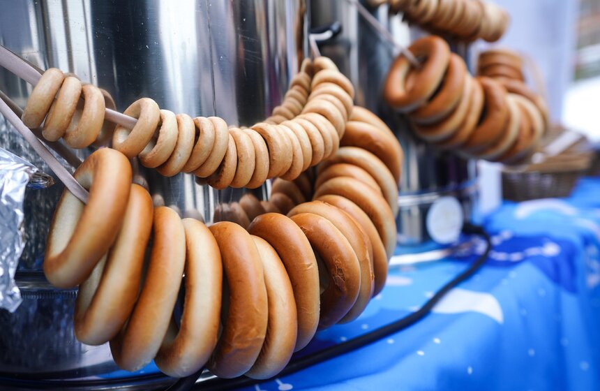 Масштабные гулянья прошли в последний день Масленицы в Москве 23 фото