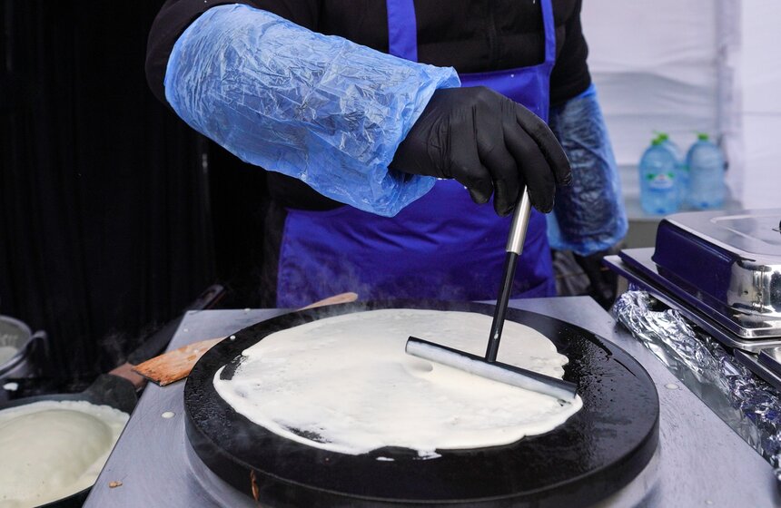 Масштабные гулянья прошли в последний день Масленицы в Москве 20 фото