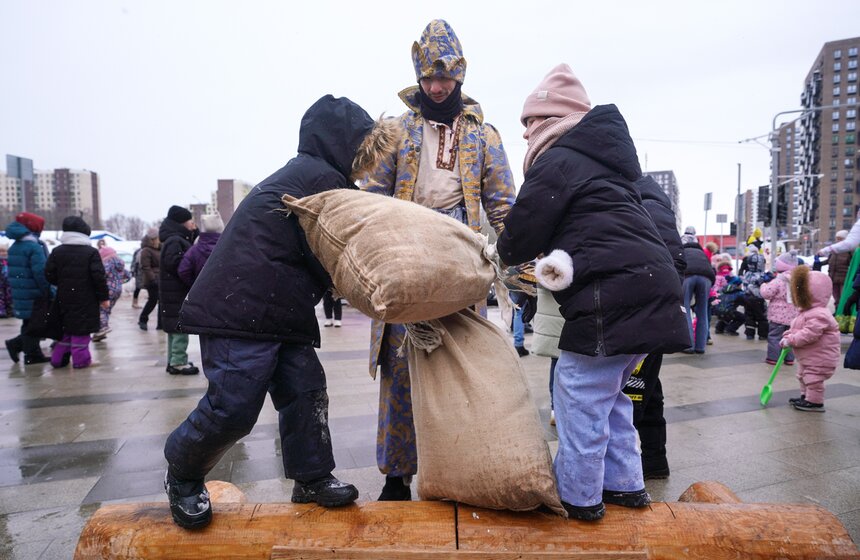 Масштабные гулянья прошли в последний день Масленицы в Москве 17 фото