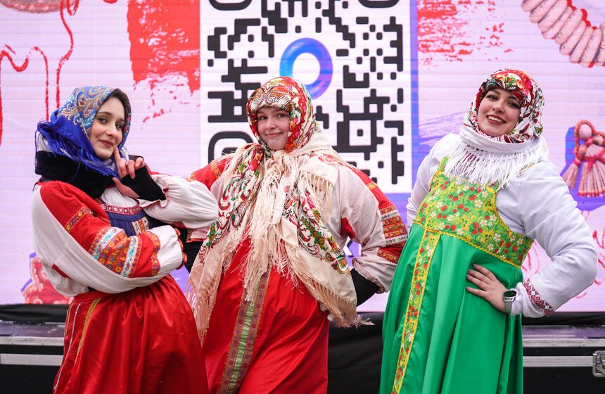 Масштабные гулянья прошли в последний день Масленицы в Москве 1 фото