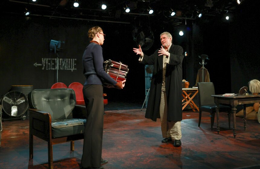 На сцене Театра имени Пушкина прошел пресс-показ спектакля "Лир во время чумы" 18 фото