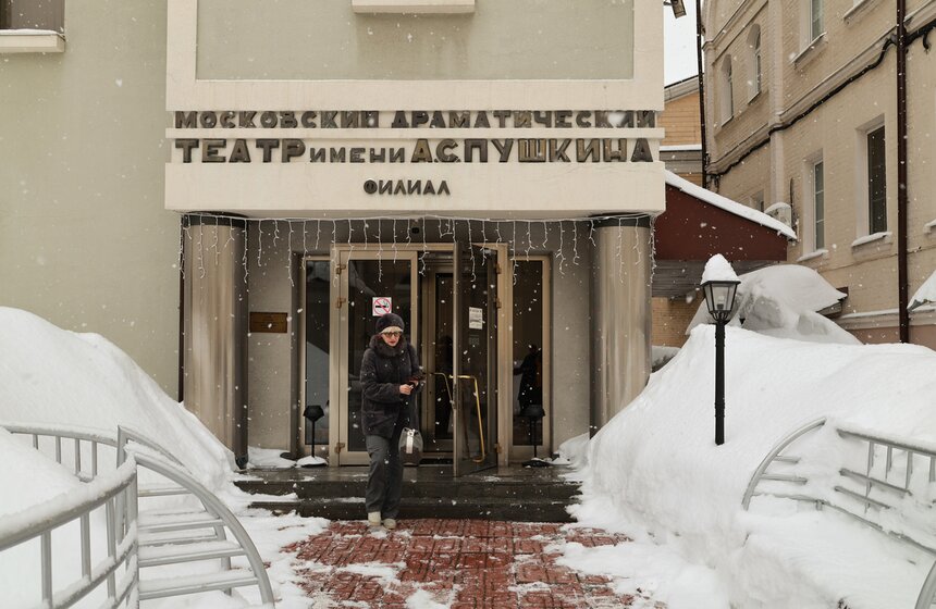 На сцене Театра имени Пушкина прошел пресс-показ спектакля "Лир во время чумы" 1 фото