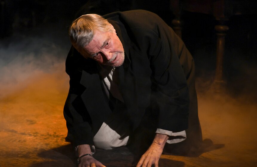 На сцене Театра имени Пушкина прошел пресс-показ спектакля "Лир во время чумы" 16 фото