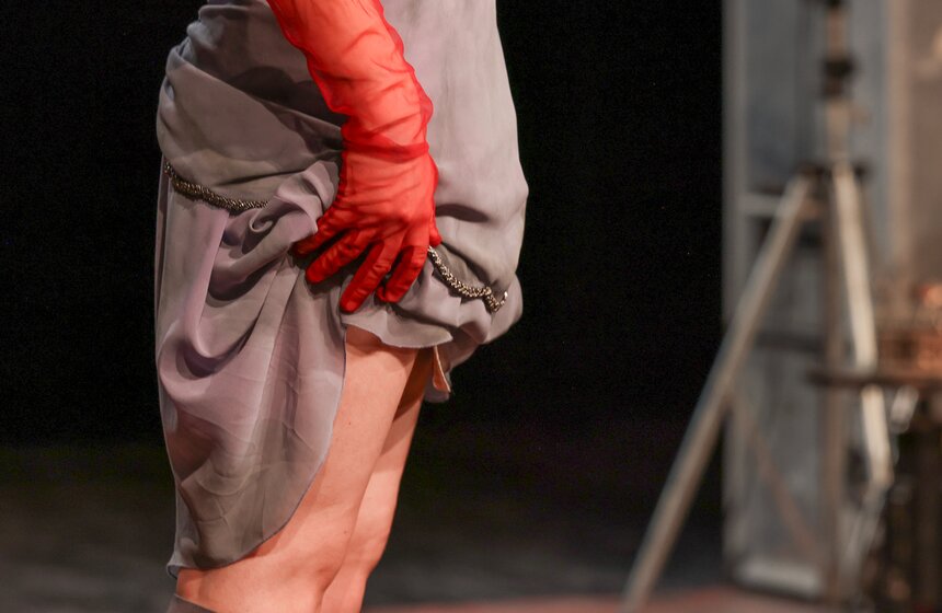 На сцене Театра имени Пушкина прошел пресс-показ спектакля "Лир во время чумы" 29 фото