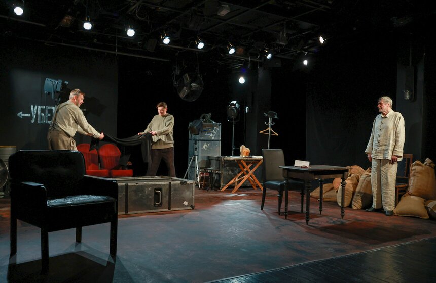 На сцене Театра имени Пушкина прошел пресс-показ спектакля "Лир во время чумы" 4 фото