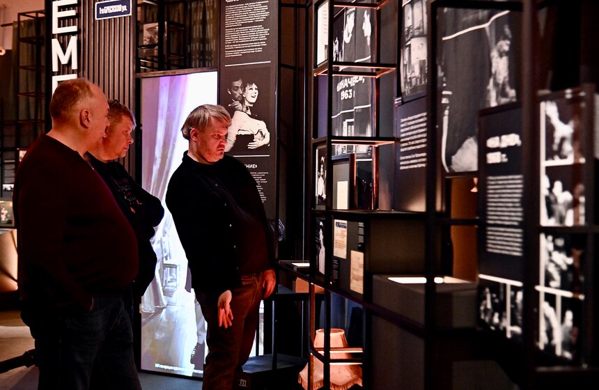 В Москве открылась выставка к 70-летию театра "Современник" 8 фото