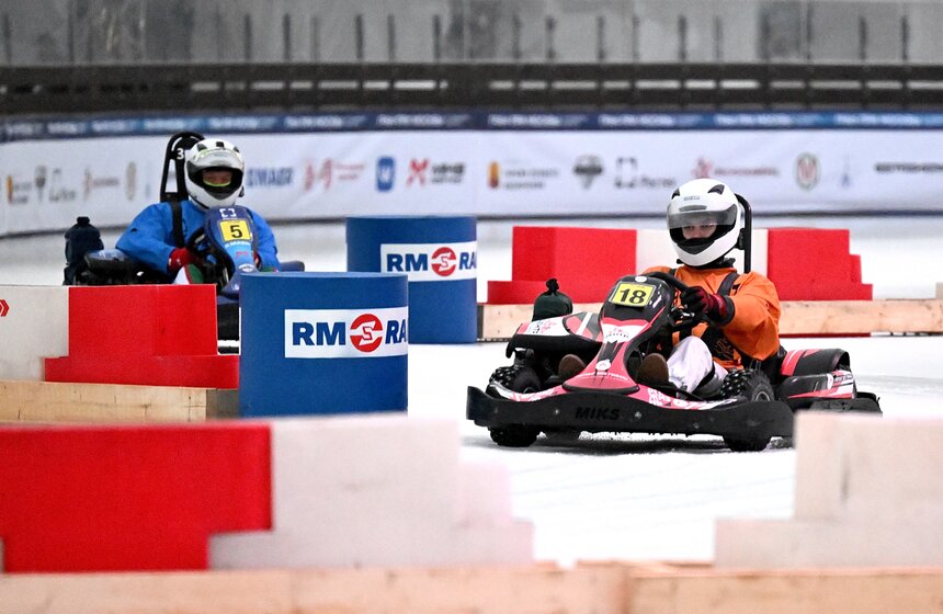 Гран-при Москвы по ледовому картингу прошел на катке ВДНХ 14 фото