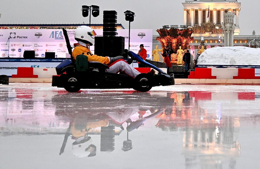 Гран-при Москвы по ледовому картингу прошел на катке ВДНХ 18 фото