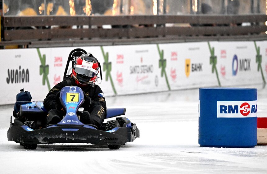 Гран-при Москвы по ледовому картингу прошел на катке ВДНХ 15 фото