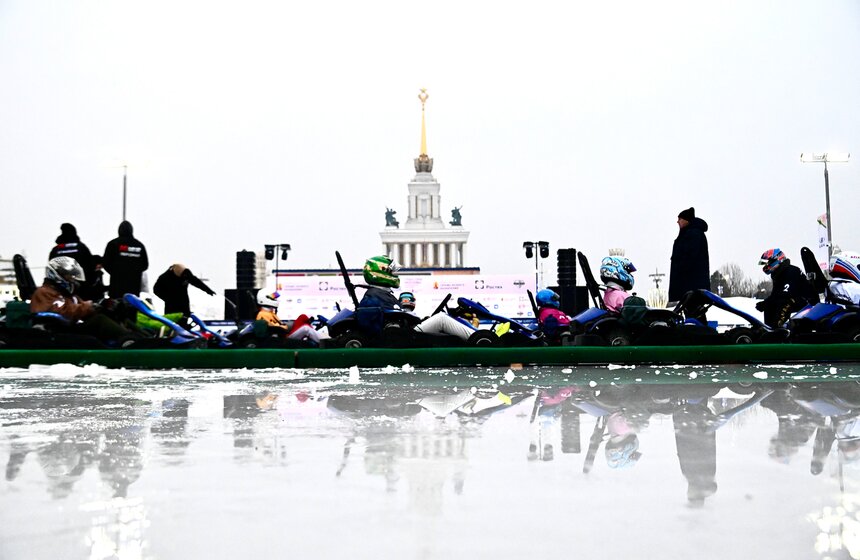 Гран-при Москвы по ледовому картингу прошел на катке ВДНХ 1 фото