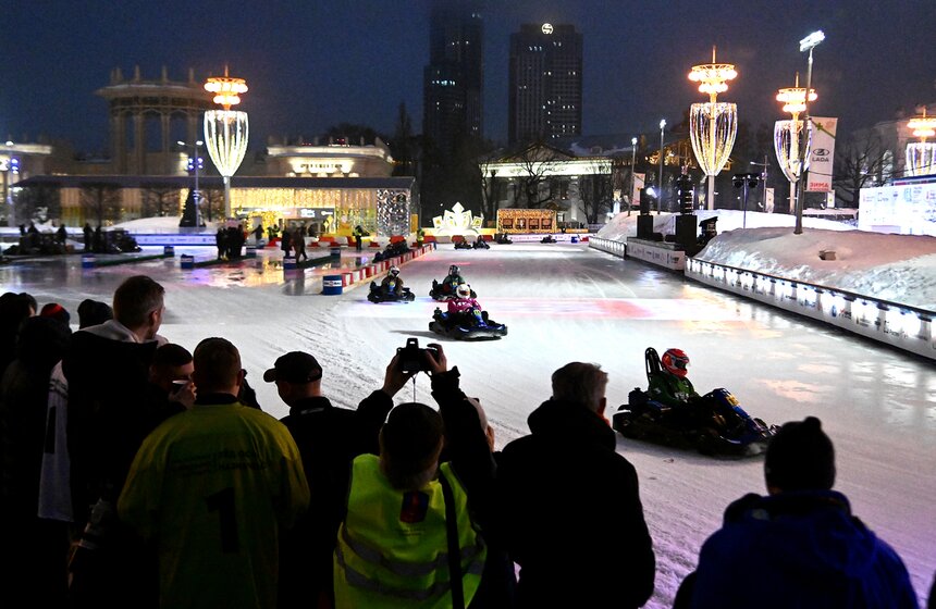 Гран-при Москвы по ледовому картингу прошел на катке ВДНХ 22 фото