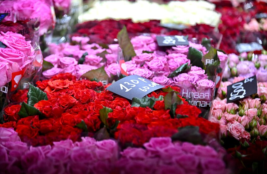 Цветочный ажиотаж охватил Рижский рынок в Москве 16 фото