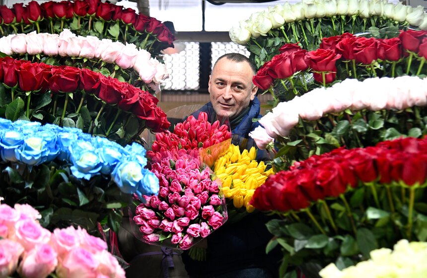Цветочный ажиотаж охватил Рижский рынок в Москве 4 фото