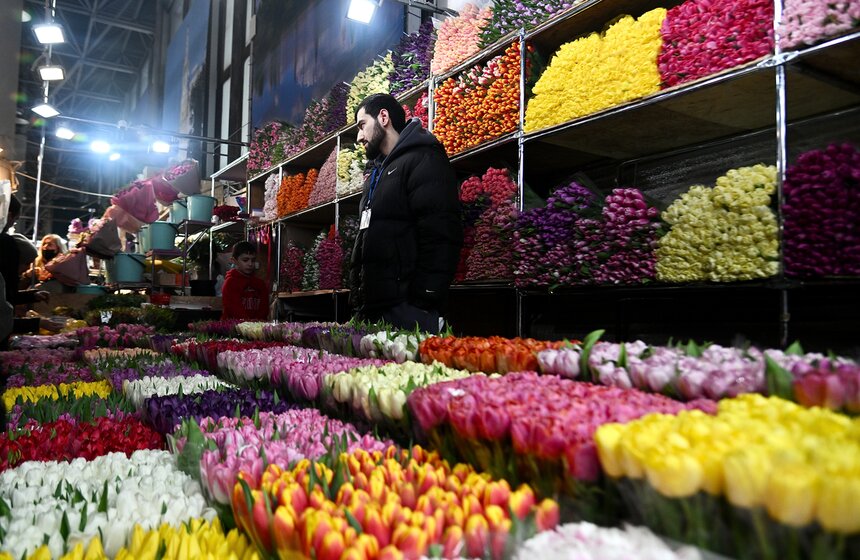 Цветочный ажиотаж охватил Рижский рынок в Москве 1 фото
