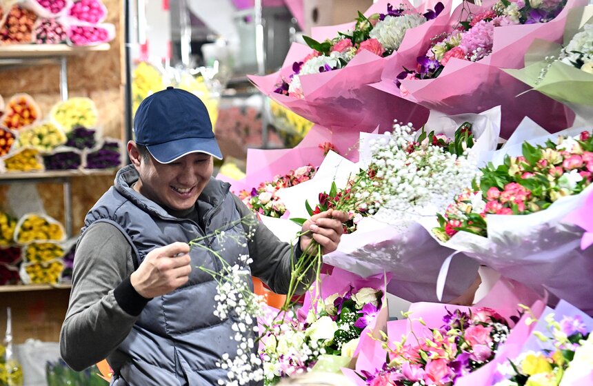 Цветочный ажиотаж охватил Рижский рынок в Москве 5 фото