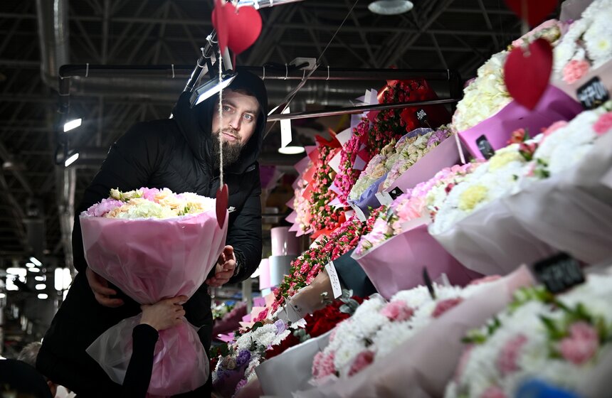 Цветочный ажиотаж охватил Рижский рынок в Москве 29 фото