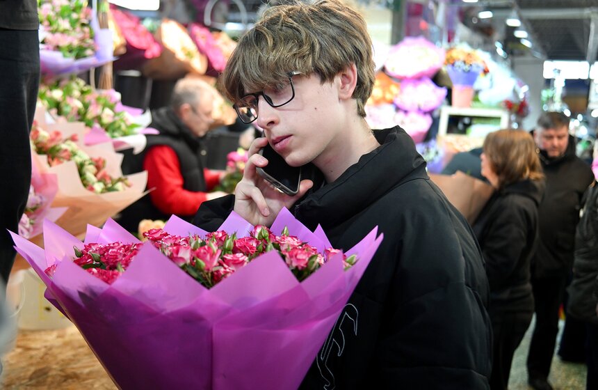 Цветочный ажиотаж охватил Рижский рынок в Москве 32 фото