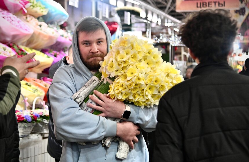 Цветочный ажиотаж охватил Рижский рынок в Москве 12 фото